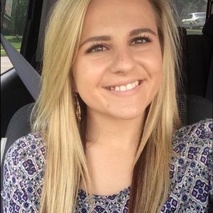 Meet your Posher, Kayla